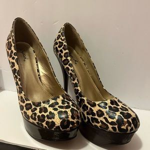 Camel Leopard Print Pump. Size 8 US. Qupid Brand